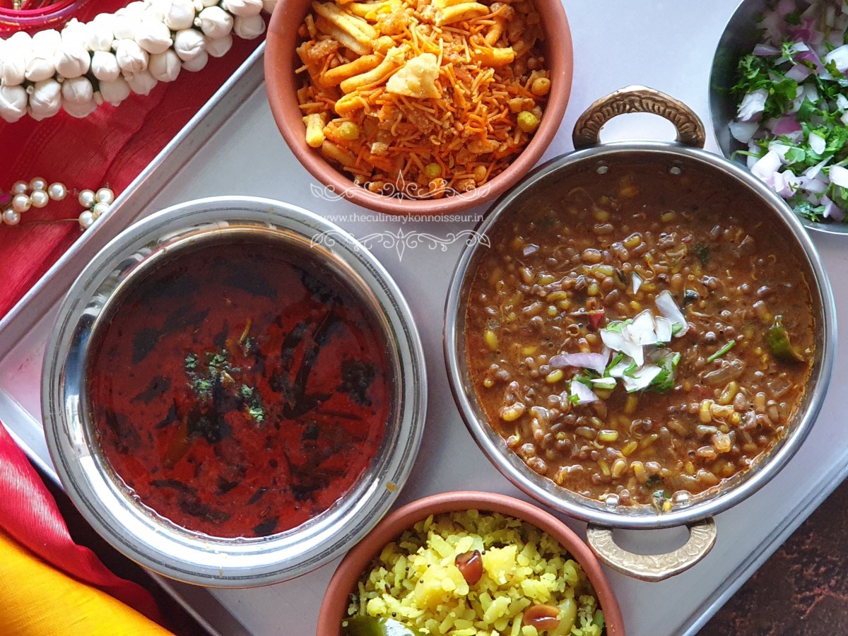 Matki Misal Pav – Curried Sprouts’&nbsp;Snack