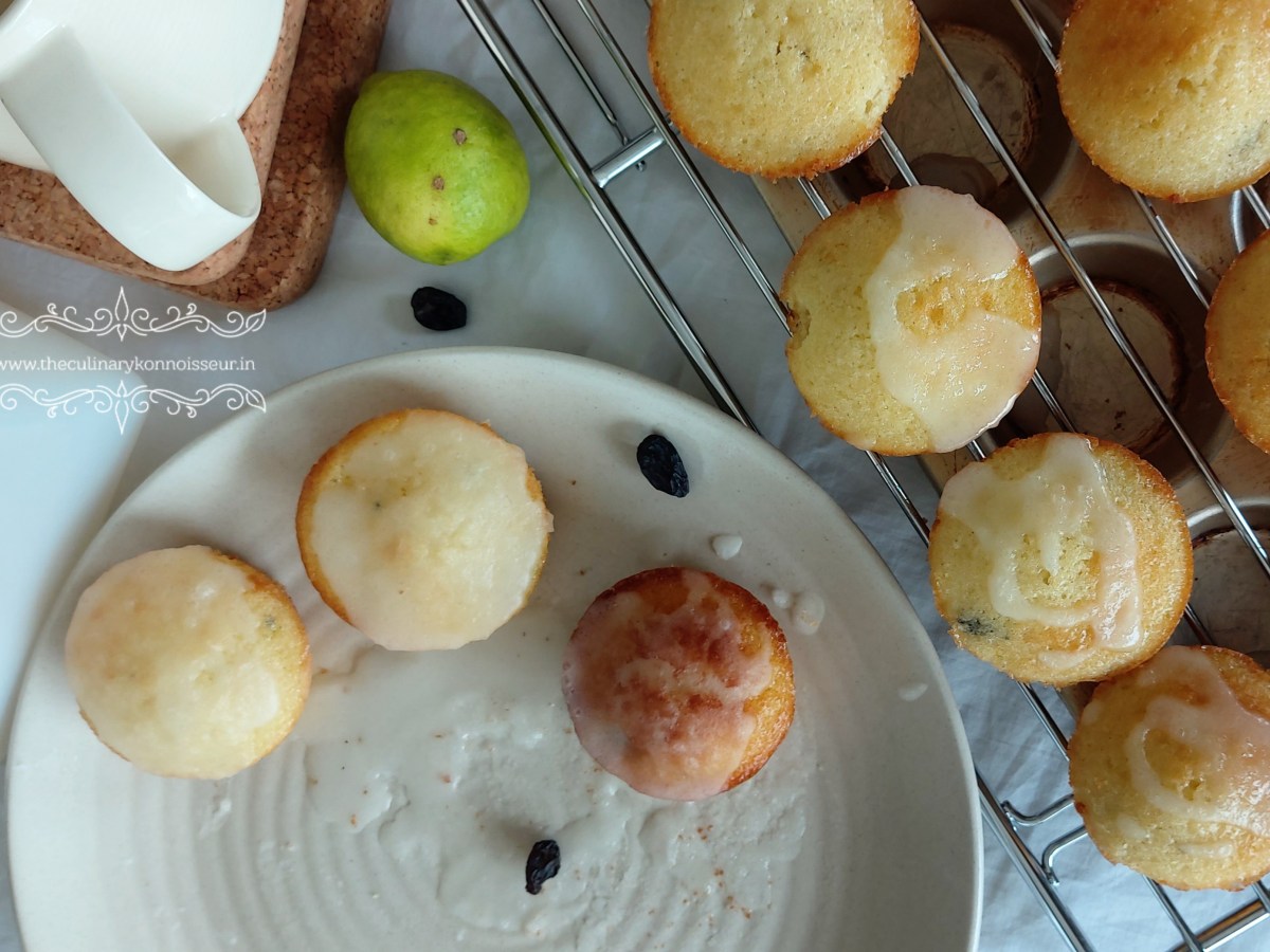 Moist Lemon Raisin Cupcakes with&nbsp;Glaze